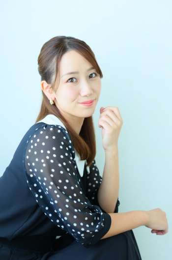 ④根本みゆき座りリサイズ