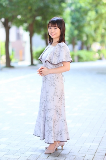 5730佐藤綾香カジュアル外全身2